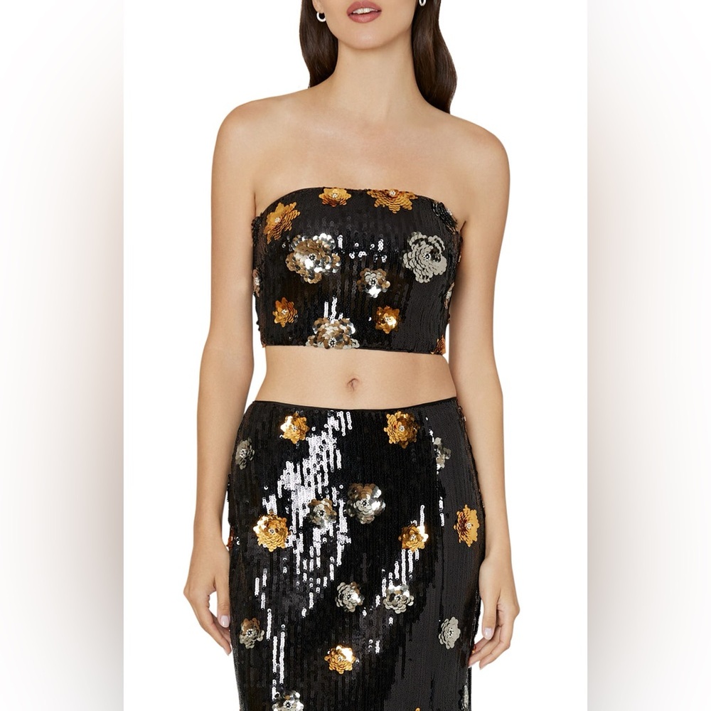 NWT MILLY 3d Floral Sequin Strapless Top
$295 MSRP